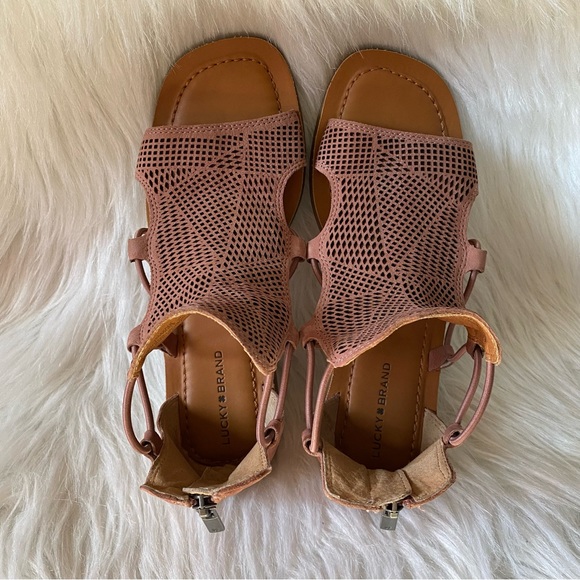 Lucky Brand Bartega Perforated Leather Gladiator Sandals in Antler Size 7.5 - Picture 4 of 11